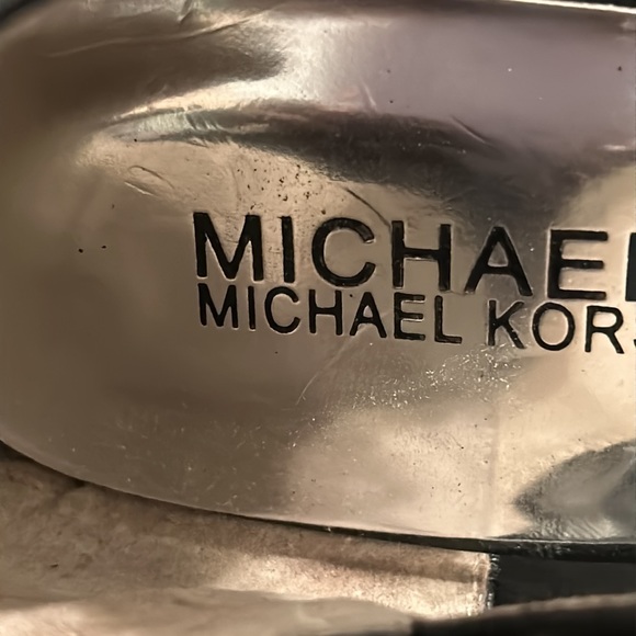 MICHAEL.   MICHAEL KORS  BEVERLY  LEATHER SANDAL SIZE 9 1/2 - Picture 10 of 11